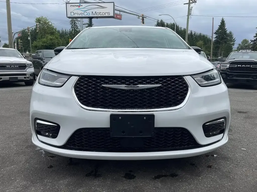 Chrysler Pacifica 2024 photo 3