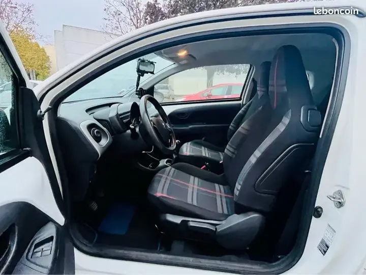 Peugeot 108 2015 photo 3
