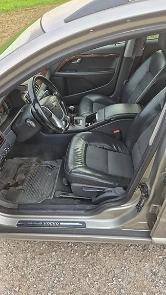Volvo V70 2010 photo 5