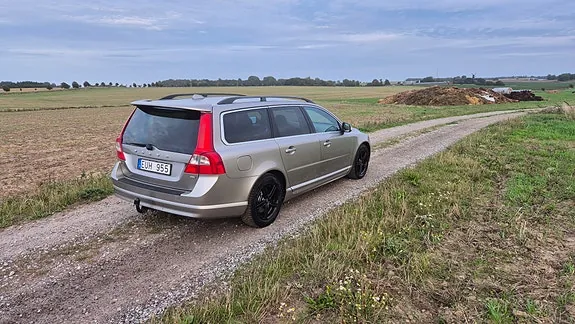 Volvo V70 2010 photo 3