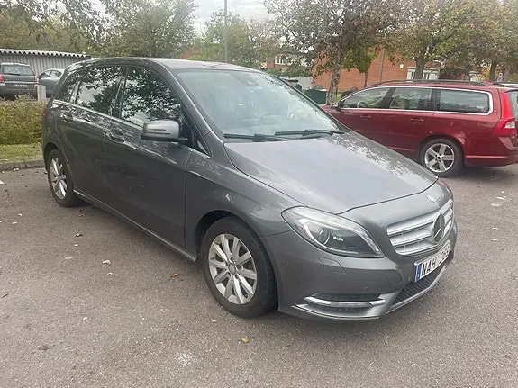 Mercedes-Benz B180 2013 photo 2