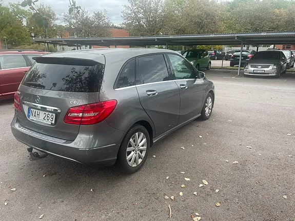 Mercedes-Benz B180 2013 photo 3