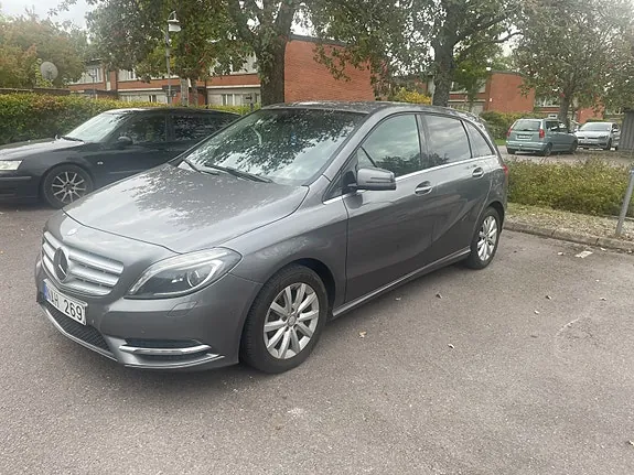 Mercedes-Benz B180