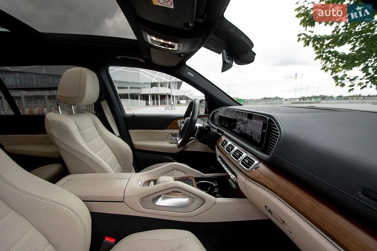 Mercedes-Benz Gls-Class 2023 photo 4