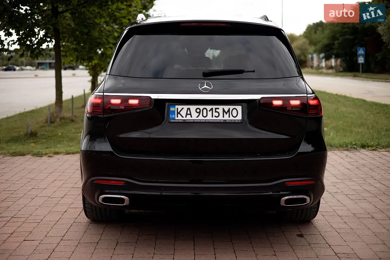 Mercedes-Benz Gls-Class 2023 photo 5