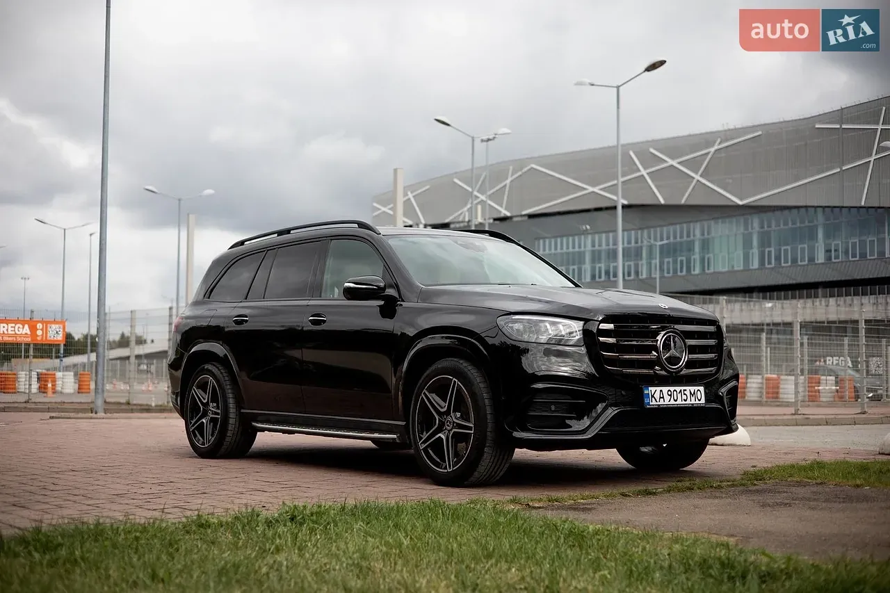 Mercedes-Benz Gls-Class 2023 photo 2
