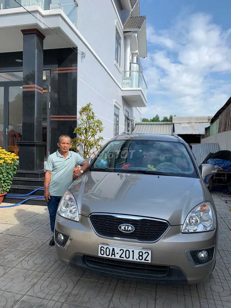 Kia Carens 2015 photo 2