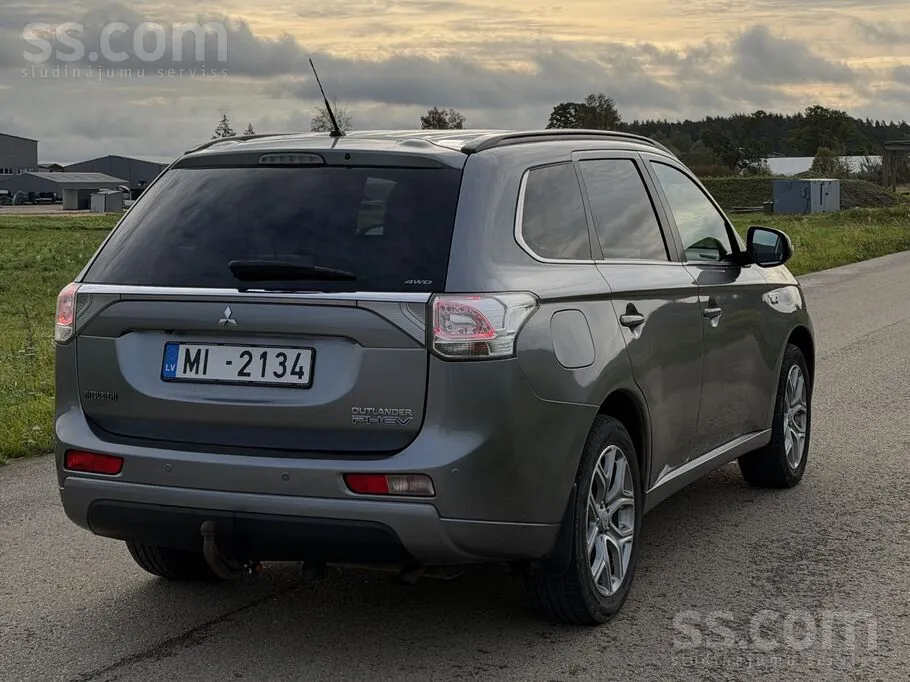 Mitsubishi Outlander 2015 photo 2