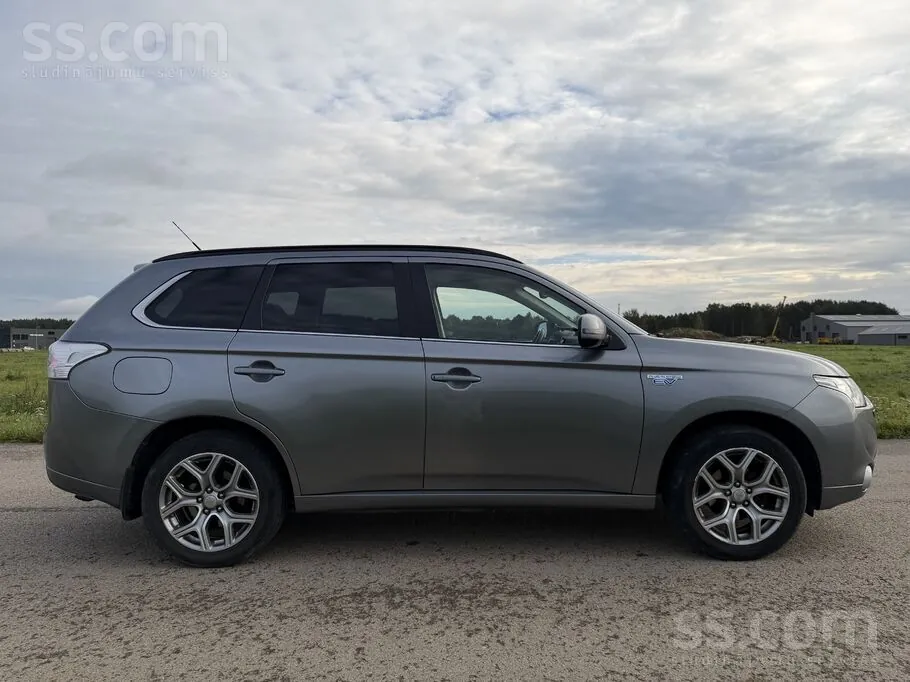Mitsubishi Outlander 2015 photo 3
