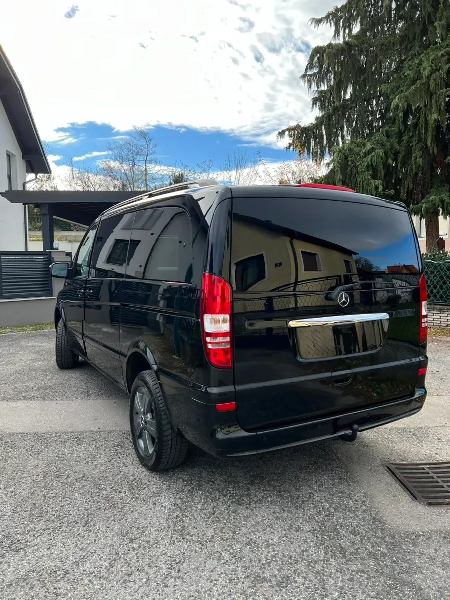 Mercedes-Benz Viano 2012 photo 2
