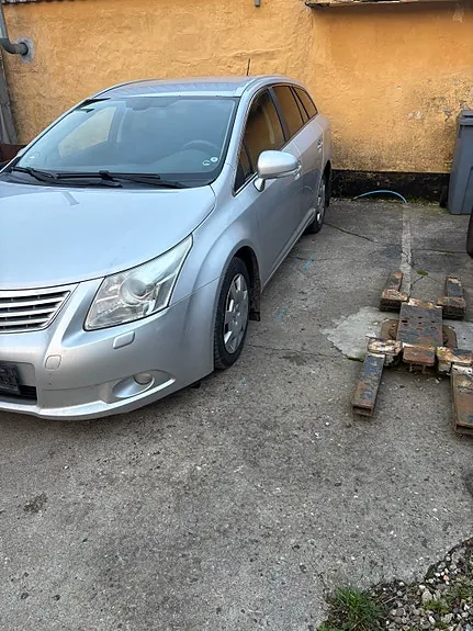 Toyota Avensis 2010 photo 2