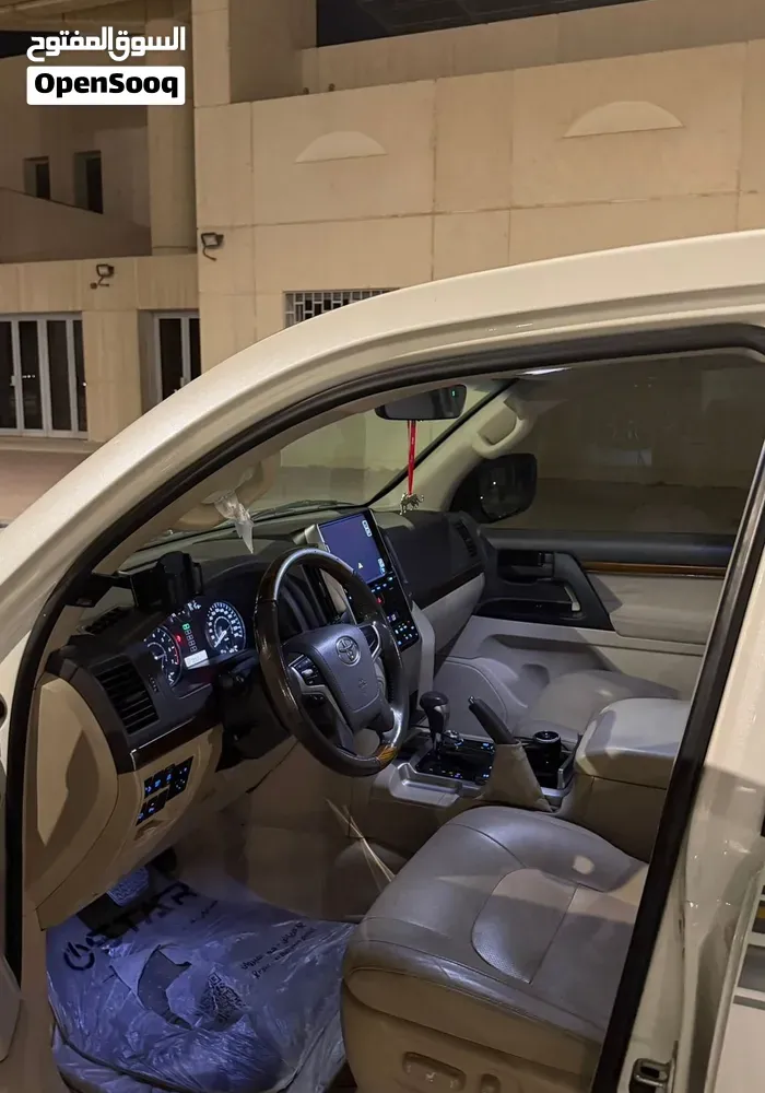 Toyota Land Cruiser 2018 photo 2