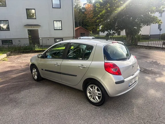 Renault Clio 2009 photo 3