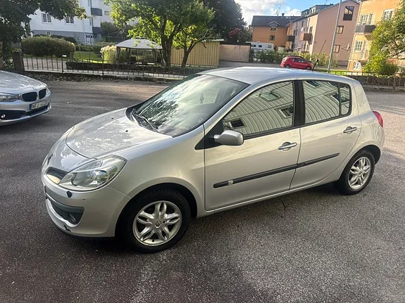 Renault Clio 2009 photo 2