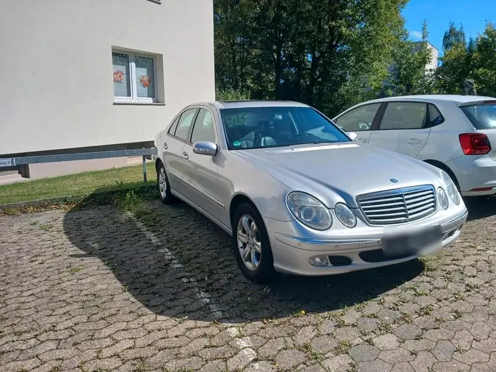 Mercedes-Benz W211