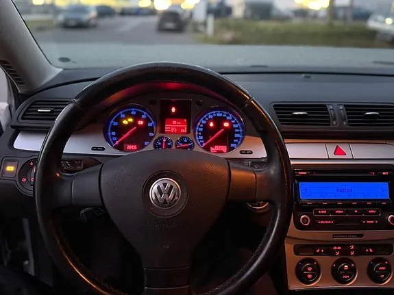 Volkswagen Passat 2009 photo 2
