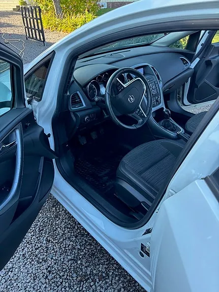 Opel Astra 2014 photo 4