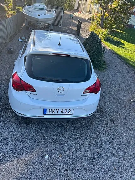 Opel Astra 2014 photo 2