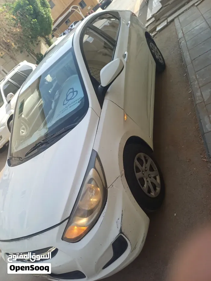 Hyundai Accent 2012 photo 2