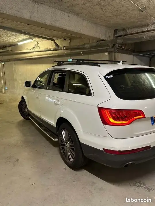 Audi Q7 2011 photo 2