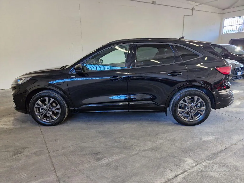 Ford Kuga 2023 photo 2