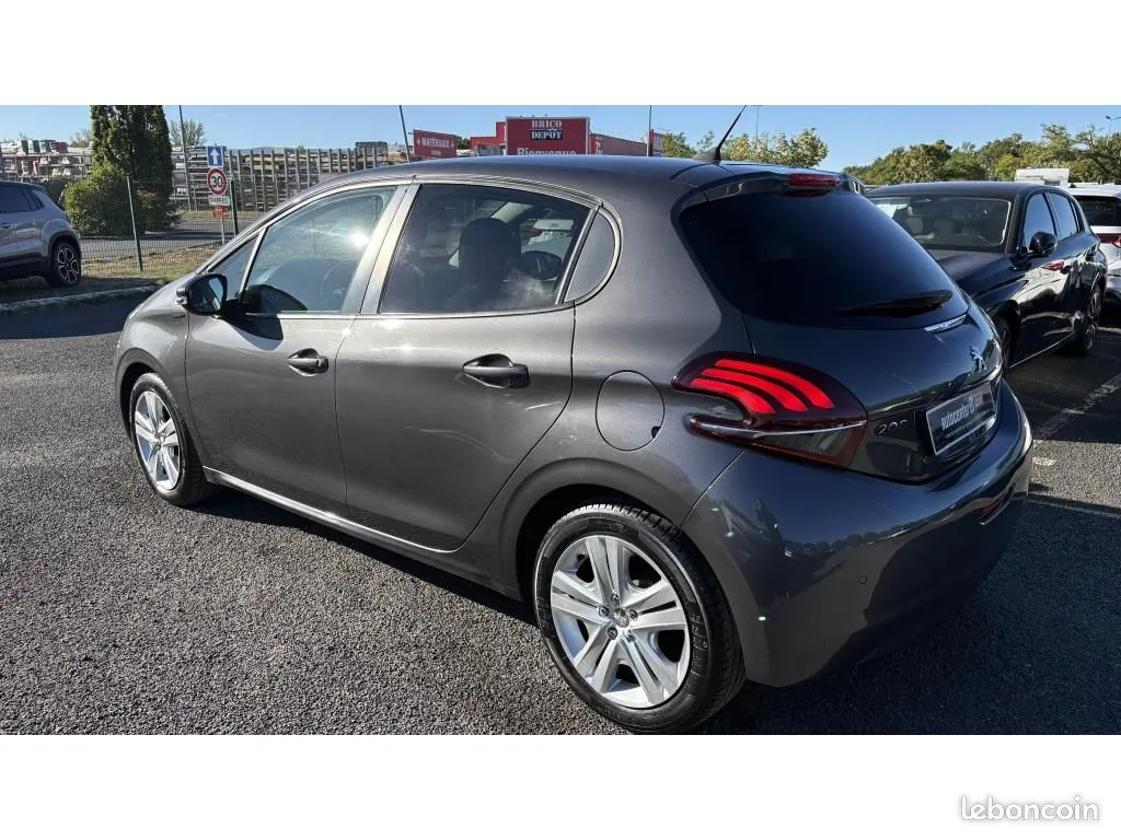 Peugeot 208 2019 photo 3