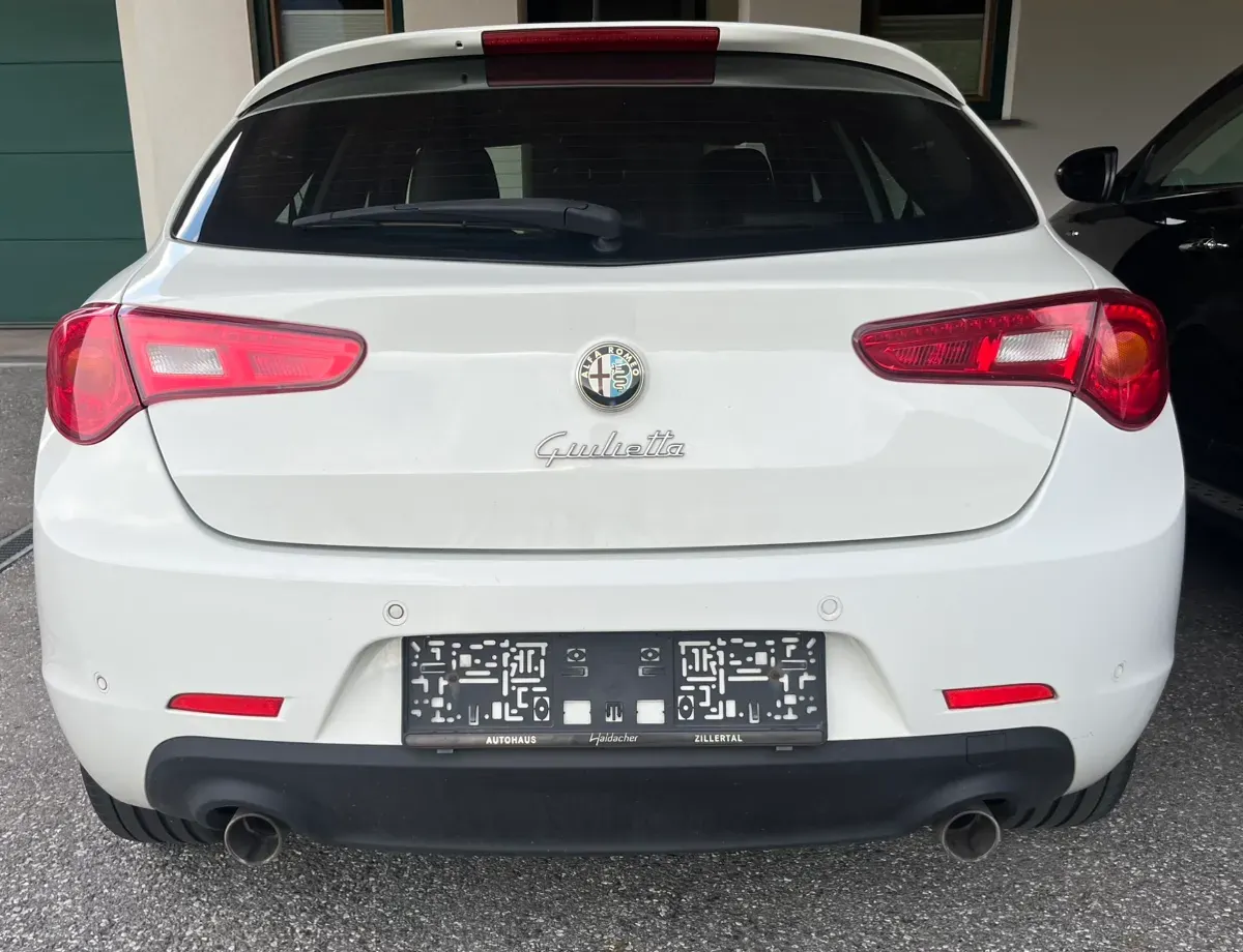 Alfa Romeo Giulietta 2013 photo 2