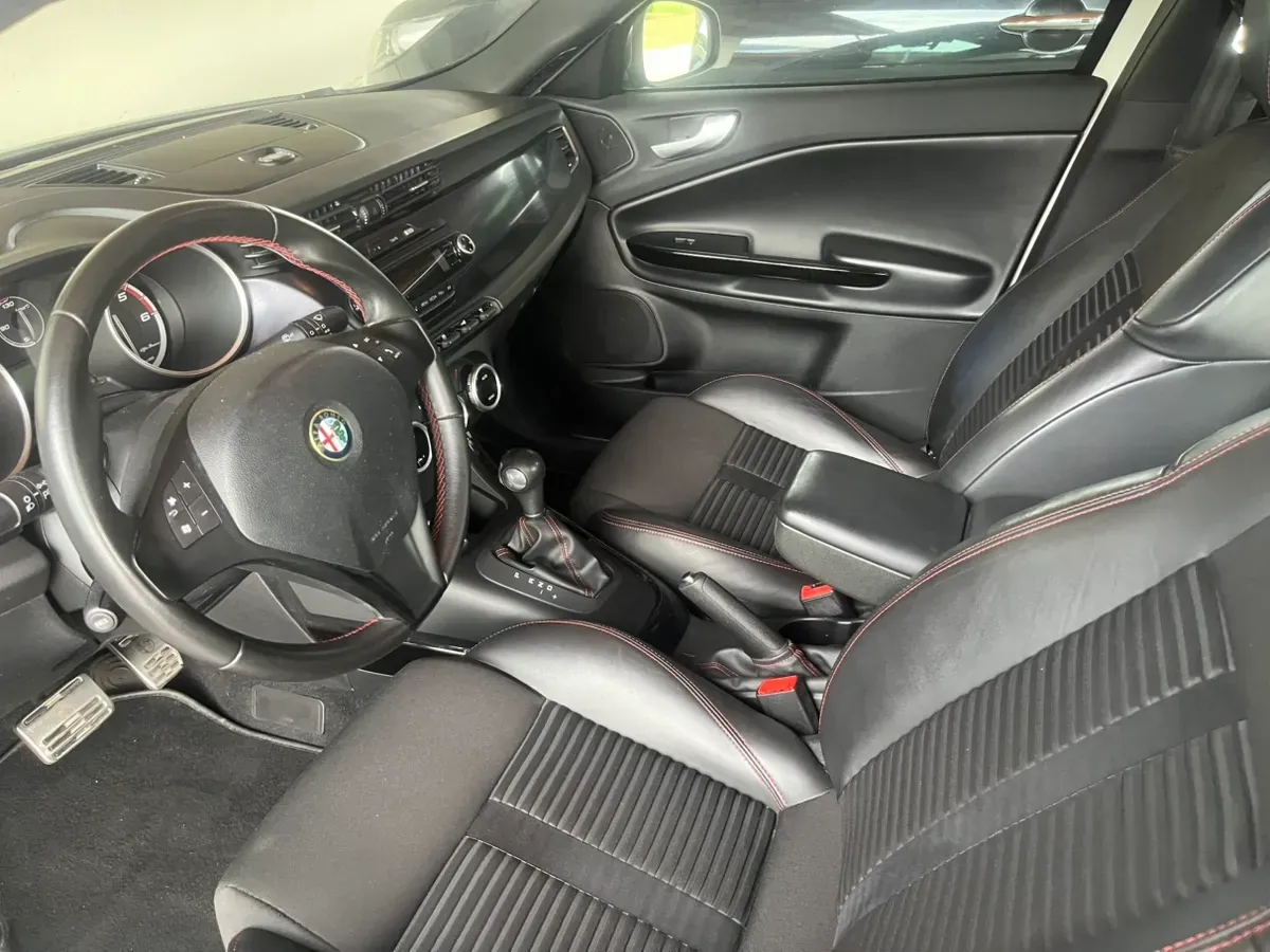 Alfa Romeo Giulietta 2013 photo 3