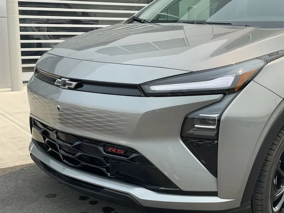 Chevrolet Bolt 2027 photo 3