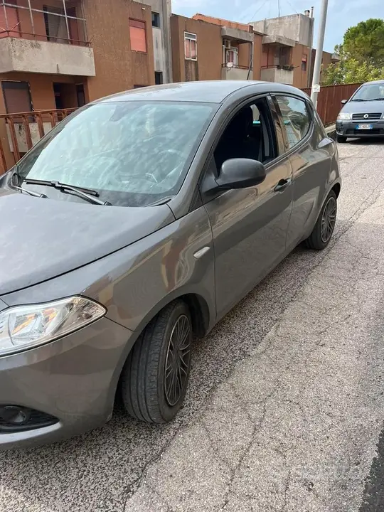 Lancia Ypsilon 2021 photo 2
