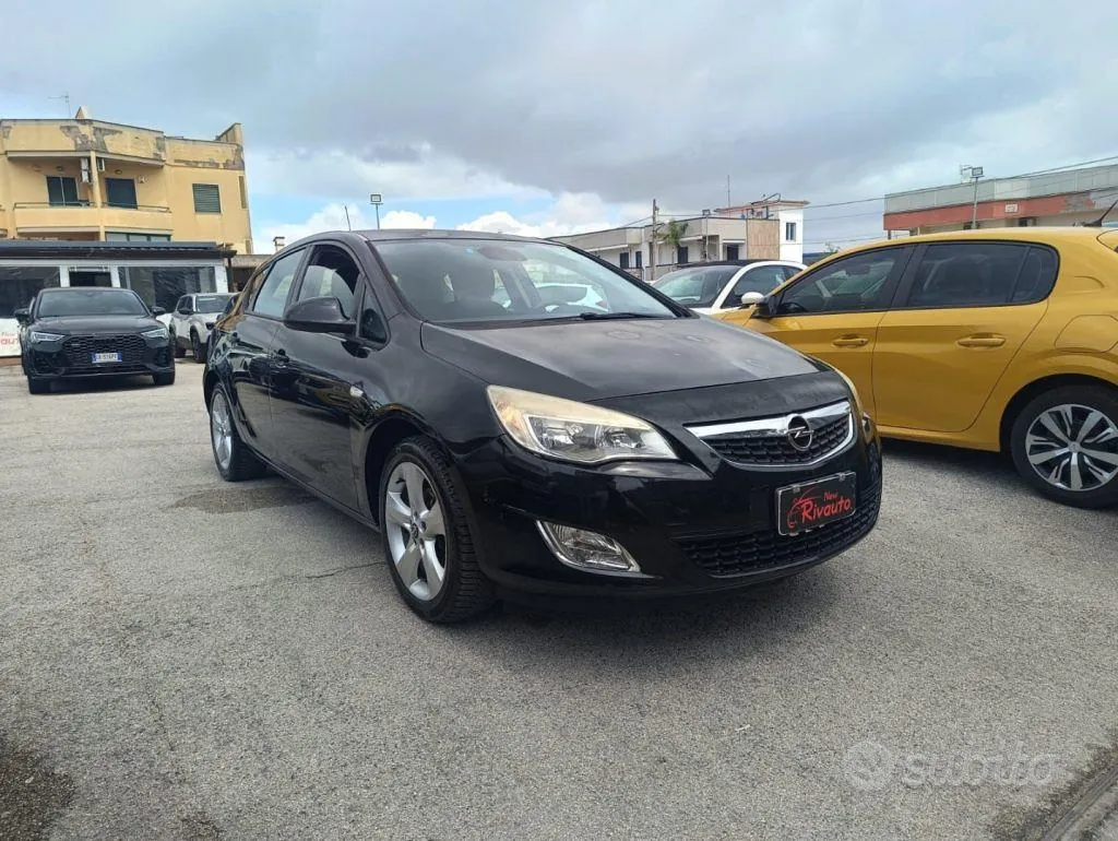 Opel Astra 2010 photo 2