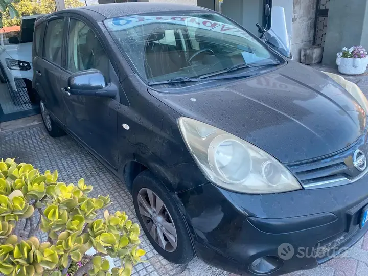 Nissan Note 2011 photo 2