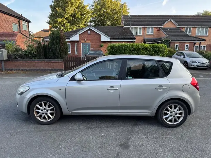 Kia Ceed 2009 photo 4