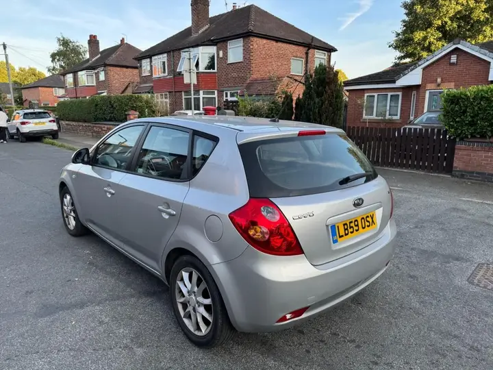 Kia Ceed 2009 photo 5