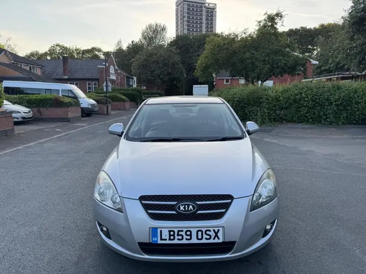 Kia Ceed 2009 photo 2