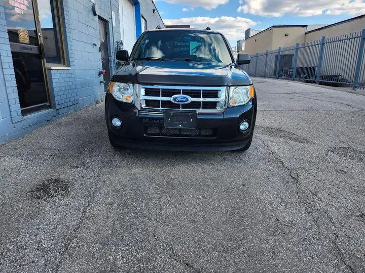 Ford Escape 2011 photo 2