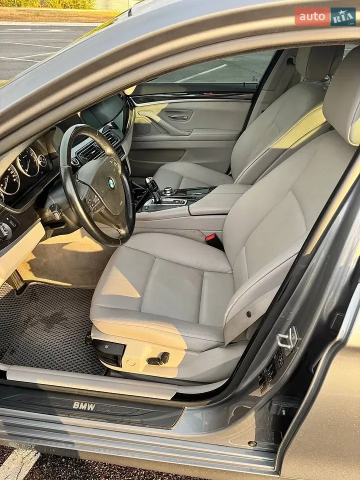 BMW 5 Series 2011 photo 2