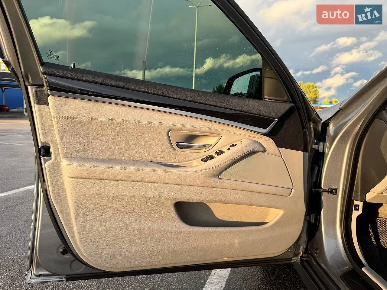 BMW 5 Series 2011 photo 3