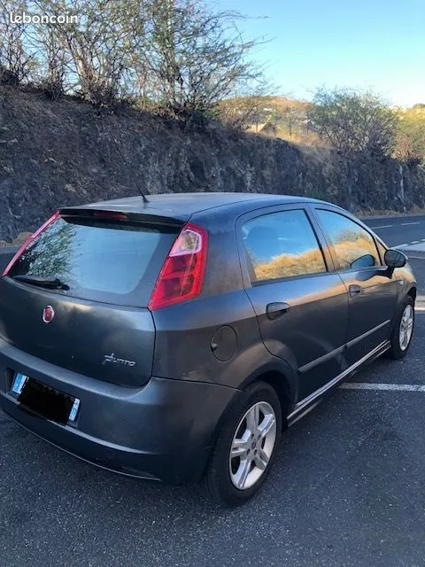 Fiat Grande Punto 2009 photo 2