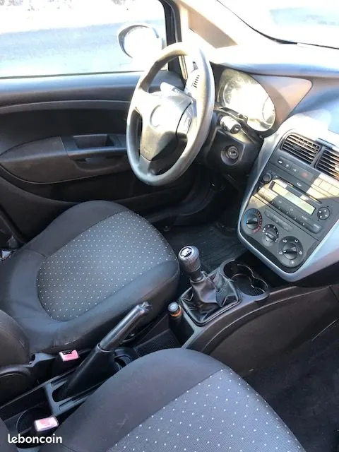 Fiat Grande Punto 2009 photo 3