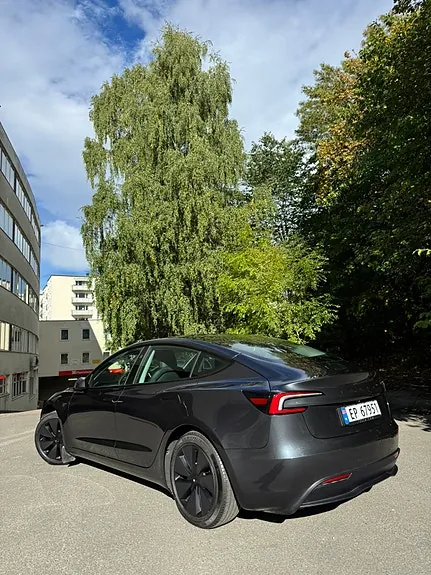 Tesla Model 3 2026 photo 5