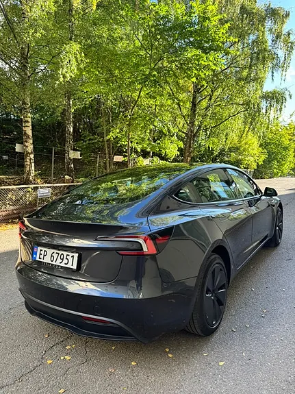 Tesla Model 3 2026 photo 4