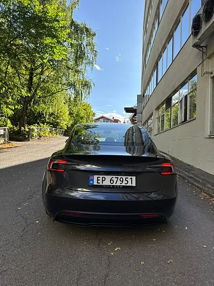 Tesla Model 3 2026 photo 3