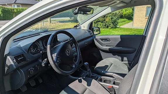 Mercedes-Benz A180 2011 photo 5