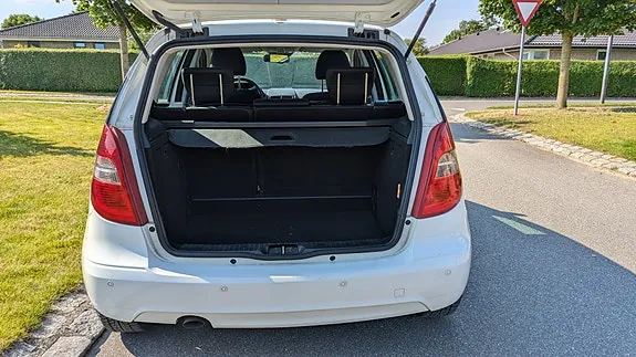Mercedes-Benz A180 2011 photo 4