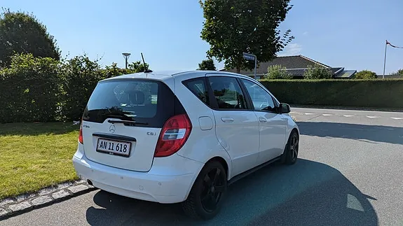 Mercedes-Benz A180 2011 photo 3