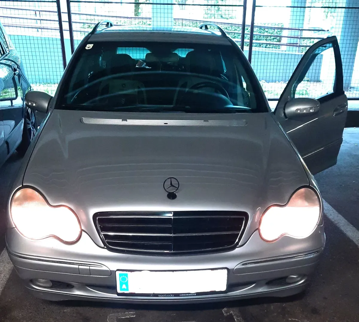 Mercedes-Benz C-Class 2002 photo 2