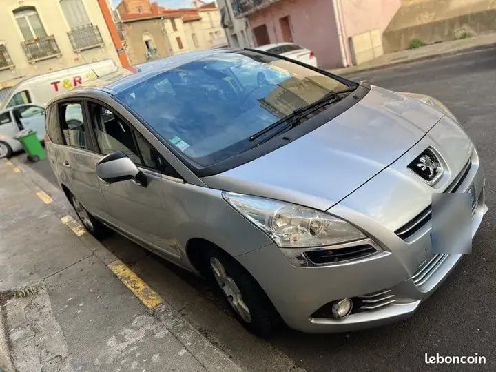 Peugeot 5008 2010 photo 2