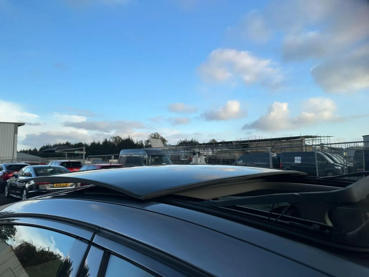 Jaguar Xe 2017 photo 2