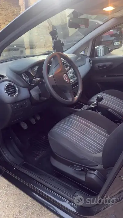 Fiat Punto 2011 photo 2